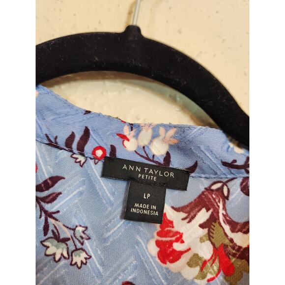 Ann Taylor Women's Blue Floral Print Long Sleeves Button Down Shirt Top Size LP - Picture 3 of 6